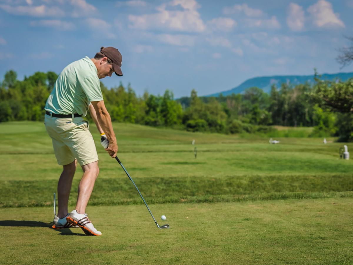 Golfer in The Blue Mountains
