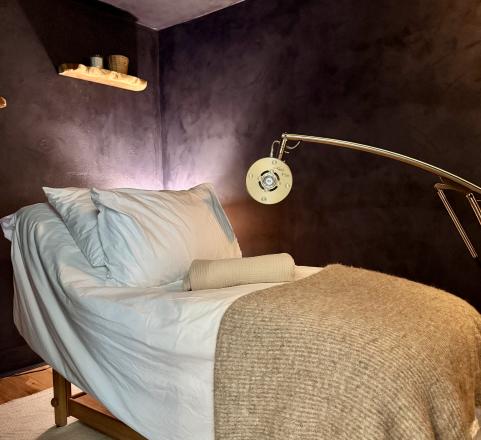 The lucia light meditation therapy bed